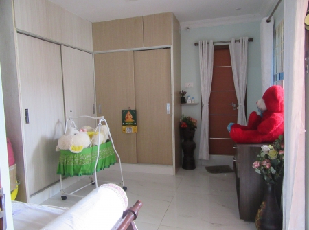 6) Li id : 145 - Childrens Bedroom Entrance.JPG